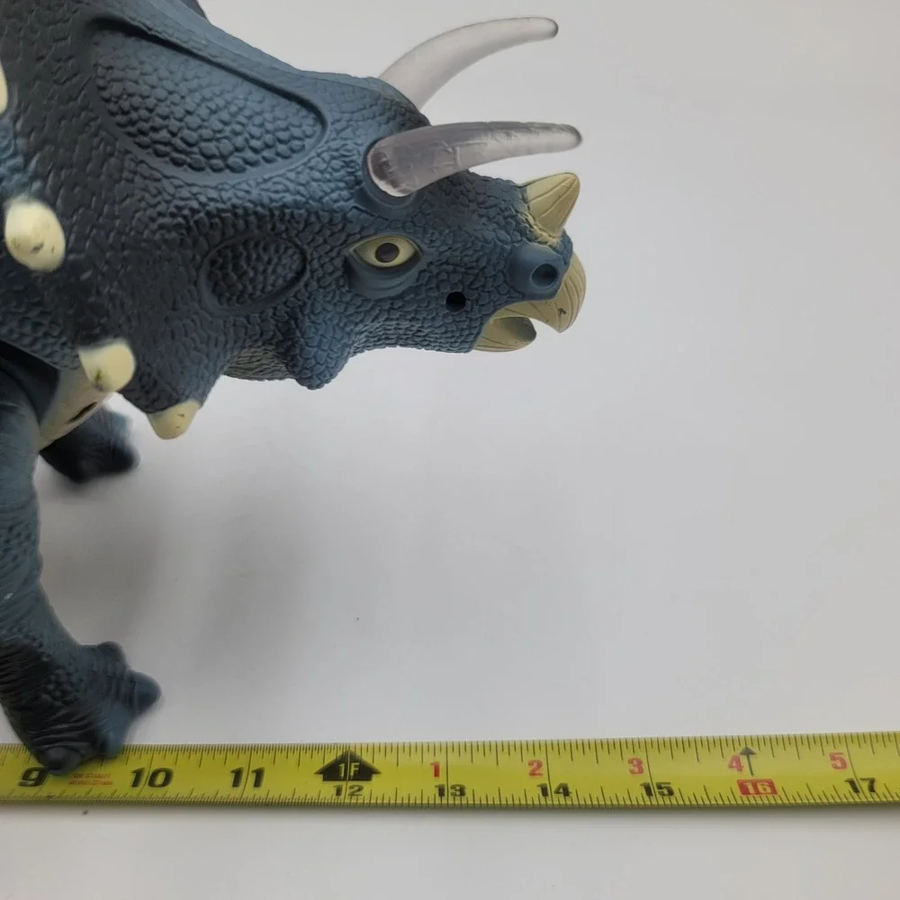 Dinosaurs New World Remote Control Triceratops Blue Grey RC Walking Toy Figure